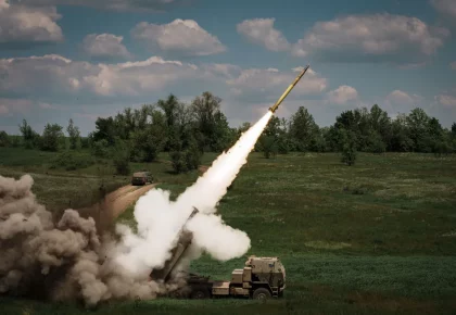 Хімарс запускає ракету в Донецькій області, 18 травня 2023 року (Сергій Михальчук:Getty Images)